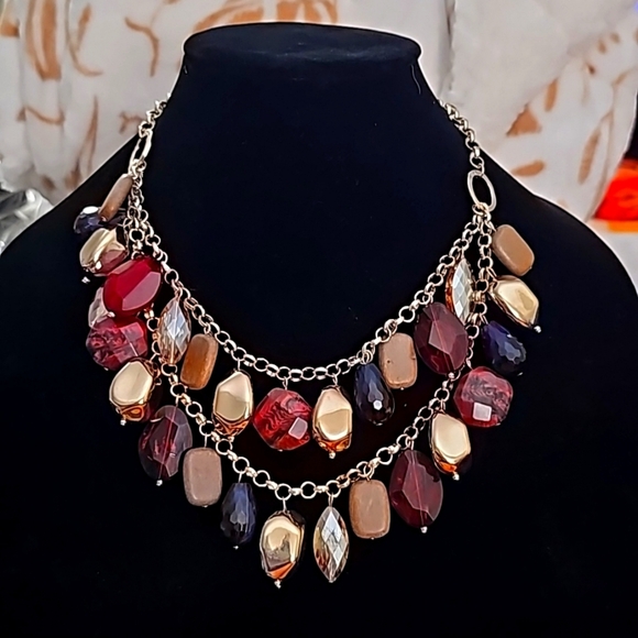 Saks Fifth Avenue Jewelry - NWT SAKS FITH AVENUE Goldtone And Jewl Necklace